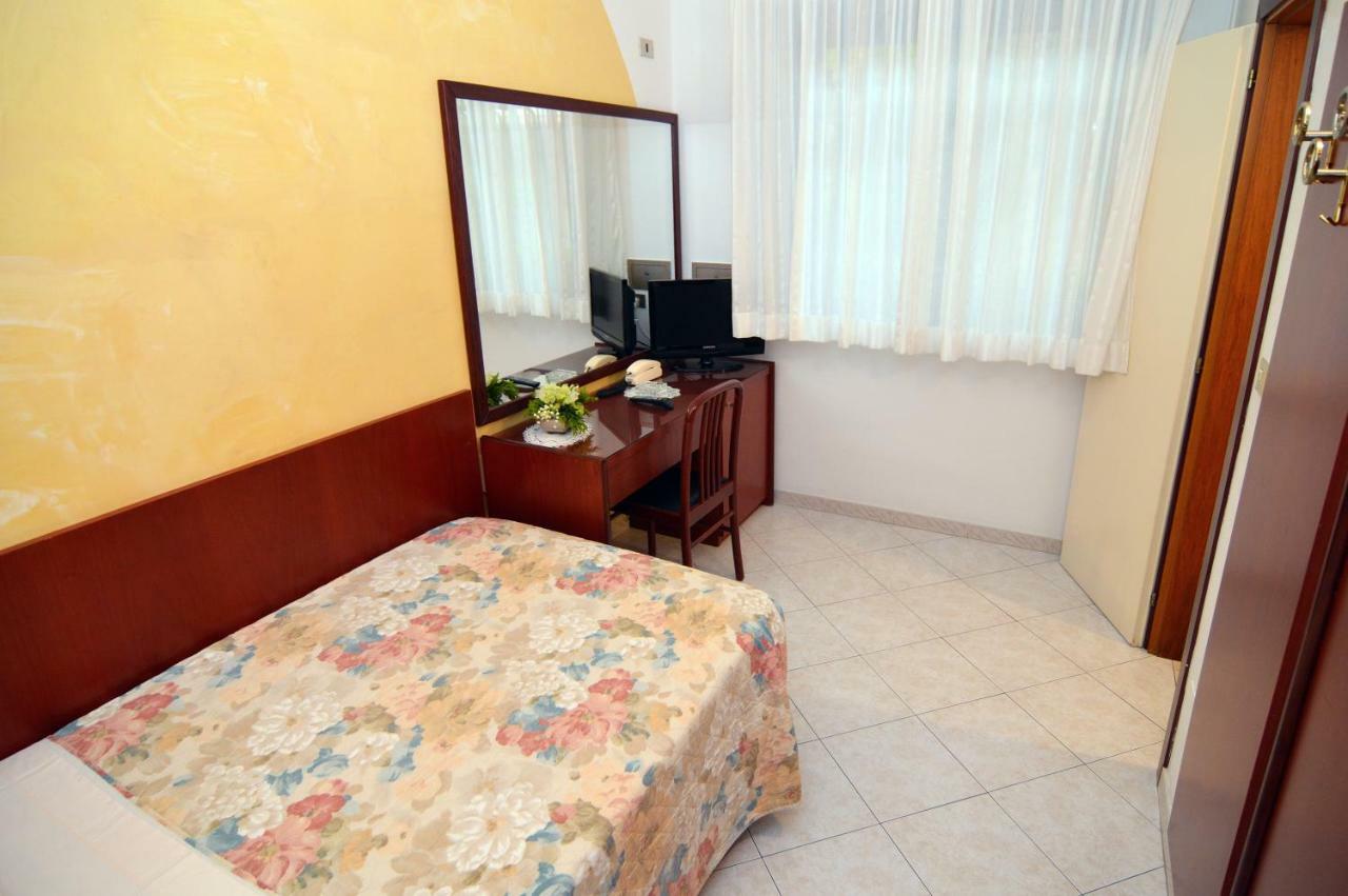 Hotel Adele Bellaria-Igea Marina Exterior photo